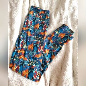 NWOT Lularoe Os Leggings. Blue Geometric Design